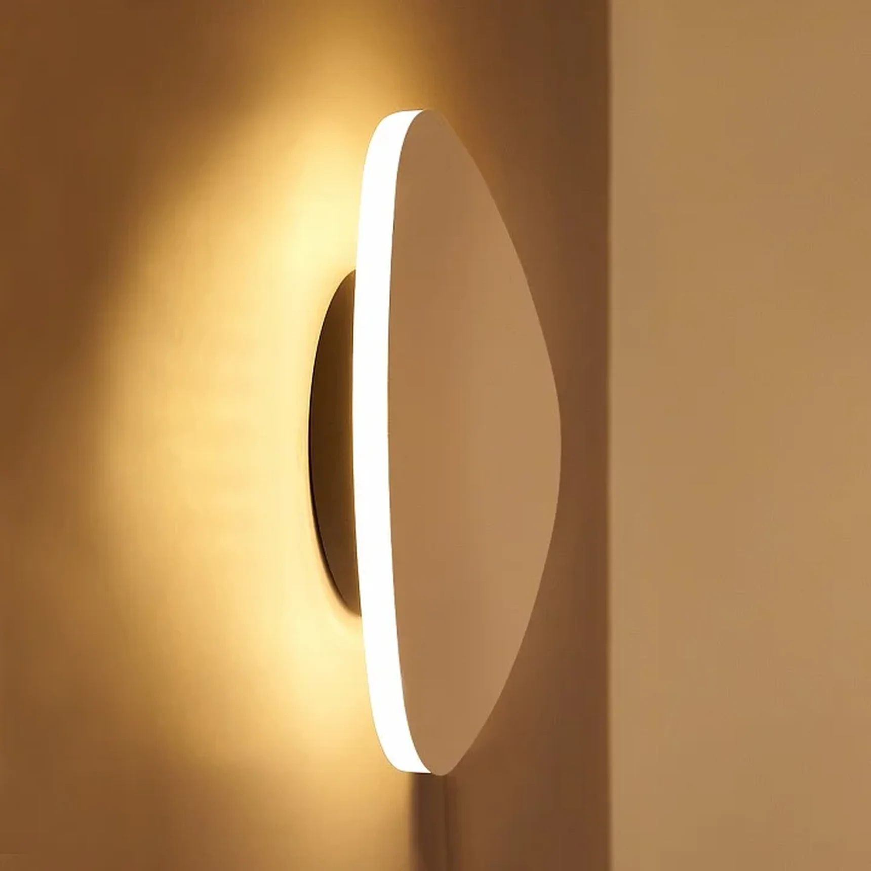 IT02-014 white LED 5W 3000K-6000K CRI:80 IP20 d140x32mm Светильник настенный