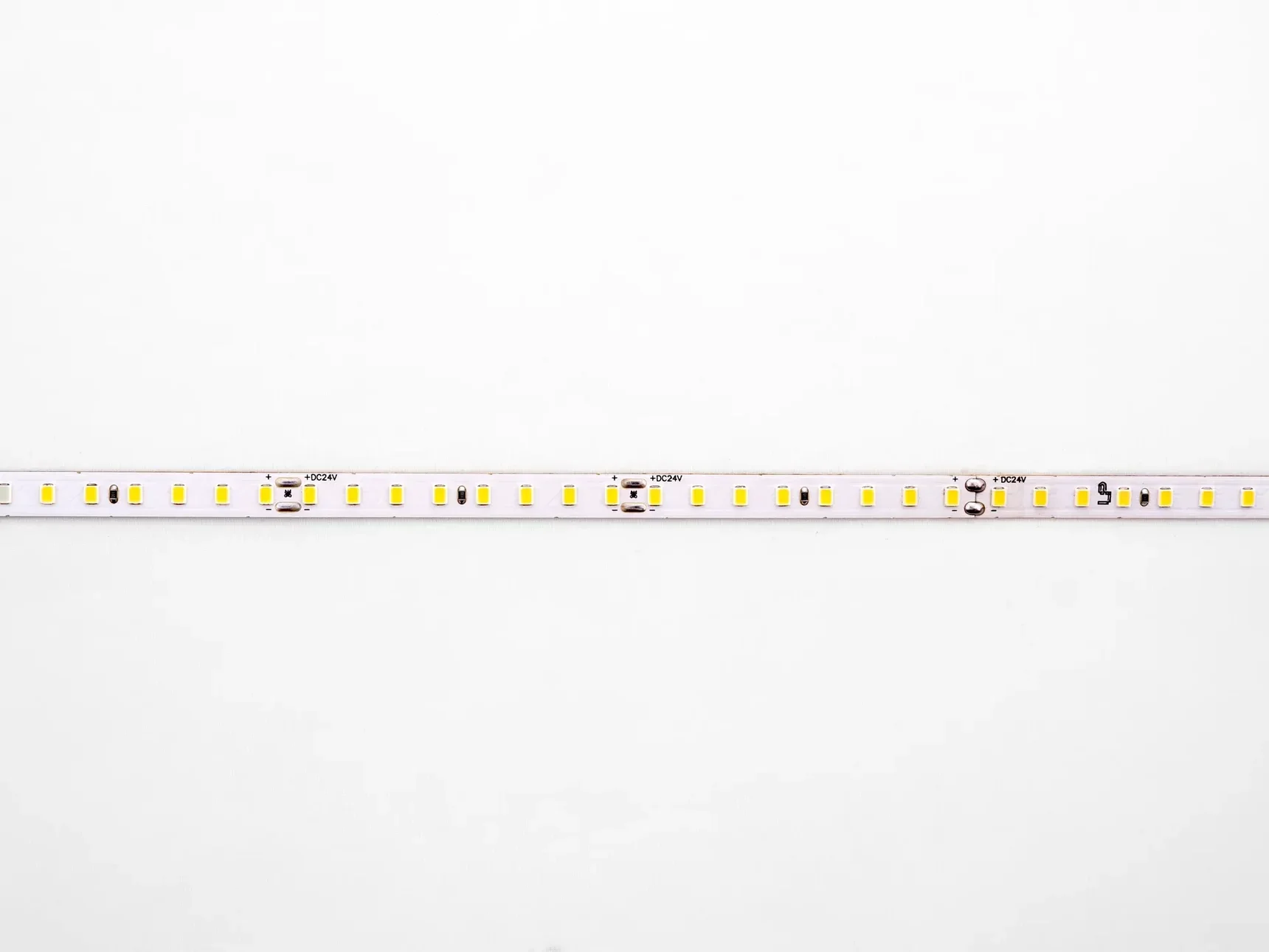 Светодиодная лента LEDS POWER 2835 128/м (12Вт/м) 24В нейтральная, серия ПРО140 005171