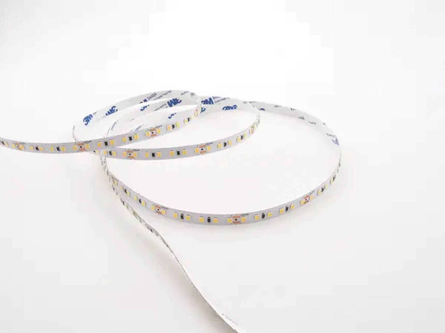 Светодиодная лента 2835 120/м (9,6Вт/м) 24В холодная 004181