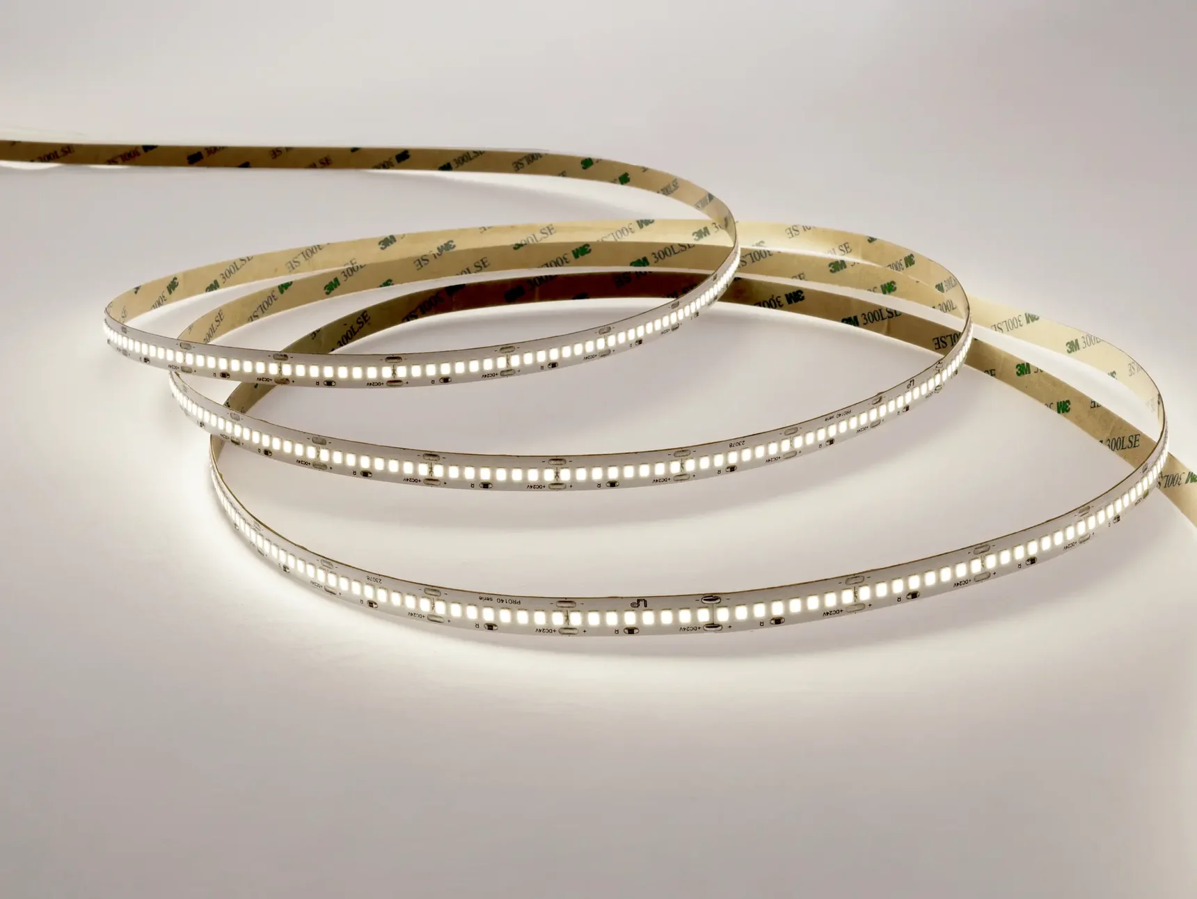 Светодиодная лента LEDS POWER 2835 240/м (22Вт/м) 24В нейтральная, серия ПРО140 005263