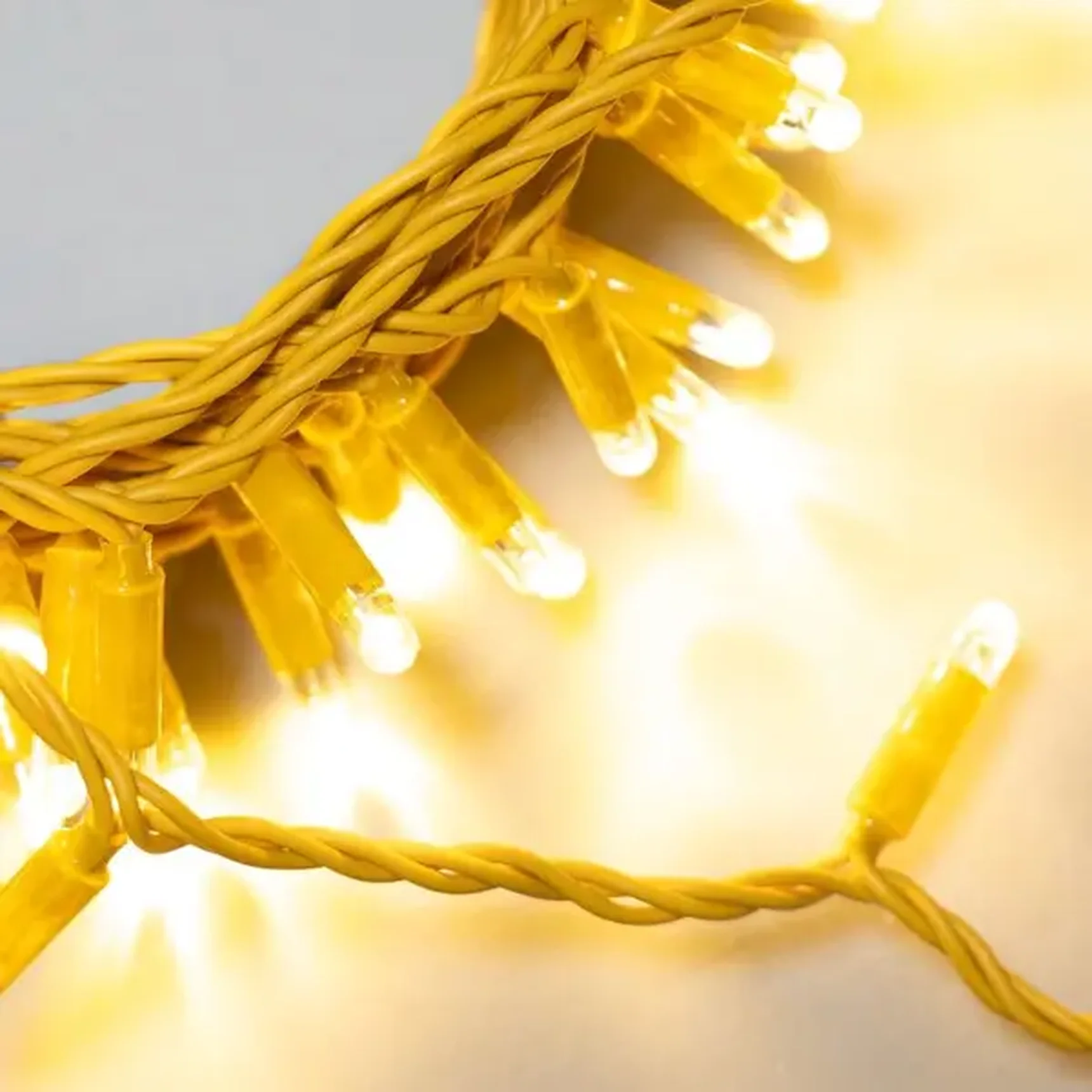 Гирлянда Нить с Колпачком 10м Тепло-Белая 24В, 100 LED, Провод Золотой ПВХ, IP65