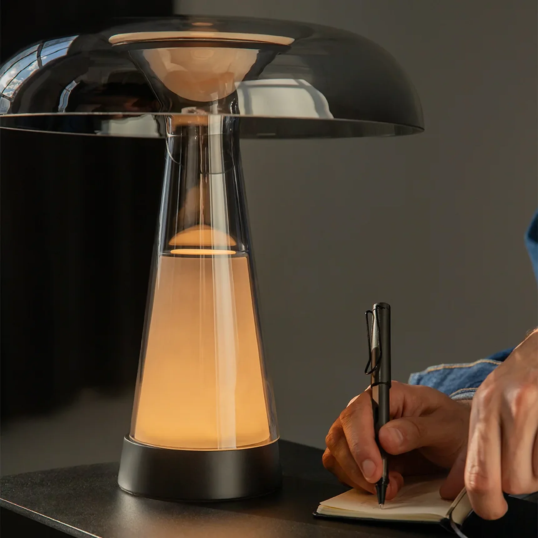 Настольный светильник Artefact 2700-4000К 8Вт, MOD484TL-L8BK