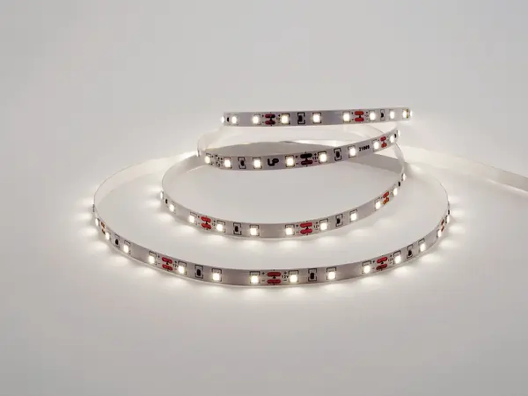 Светодиодная лента 2835 60/м (4,8Вт/м) 12В нейтральная 002194