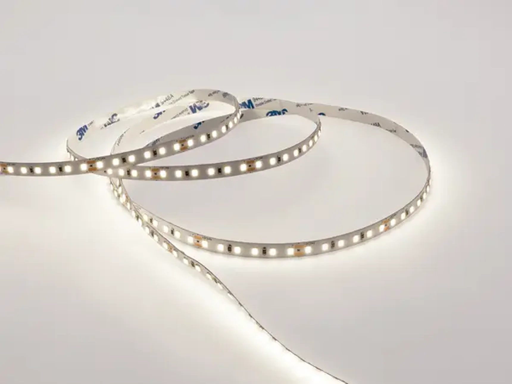 Светодиодная лента 2835 120/м (9,6Вт/м) 24В нейтральная 004204