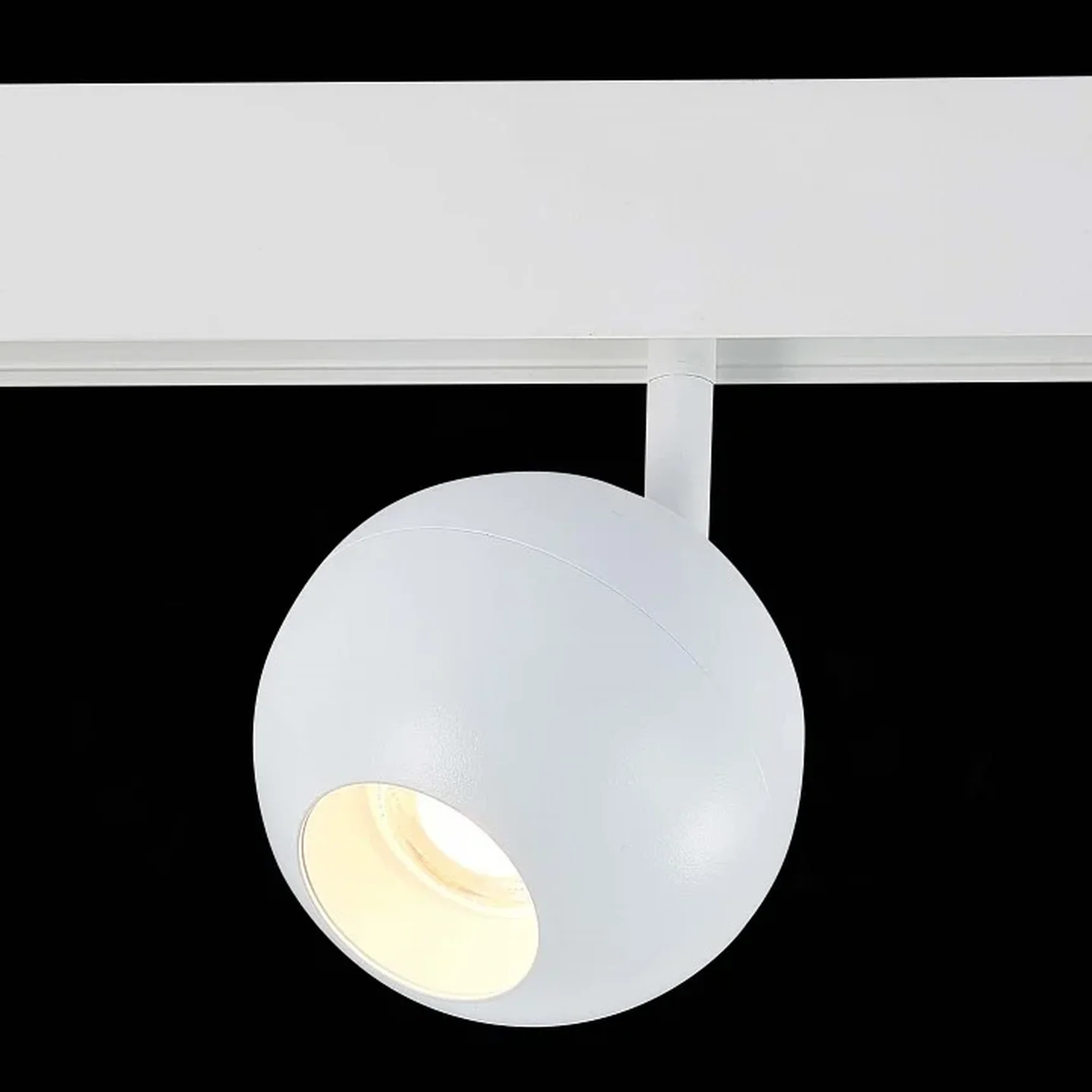 Магнитный трековый светильник белый LED 1*12W 3000K 680Lm Ra>80 36° IP20 L120xW100xH195 48V