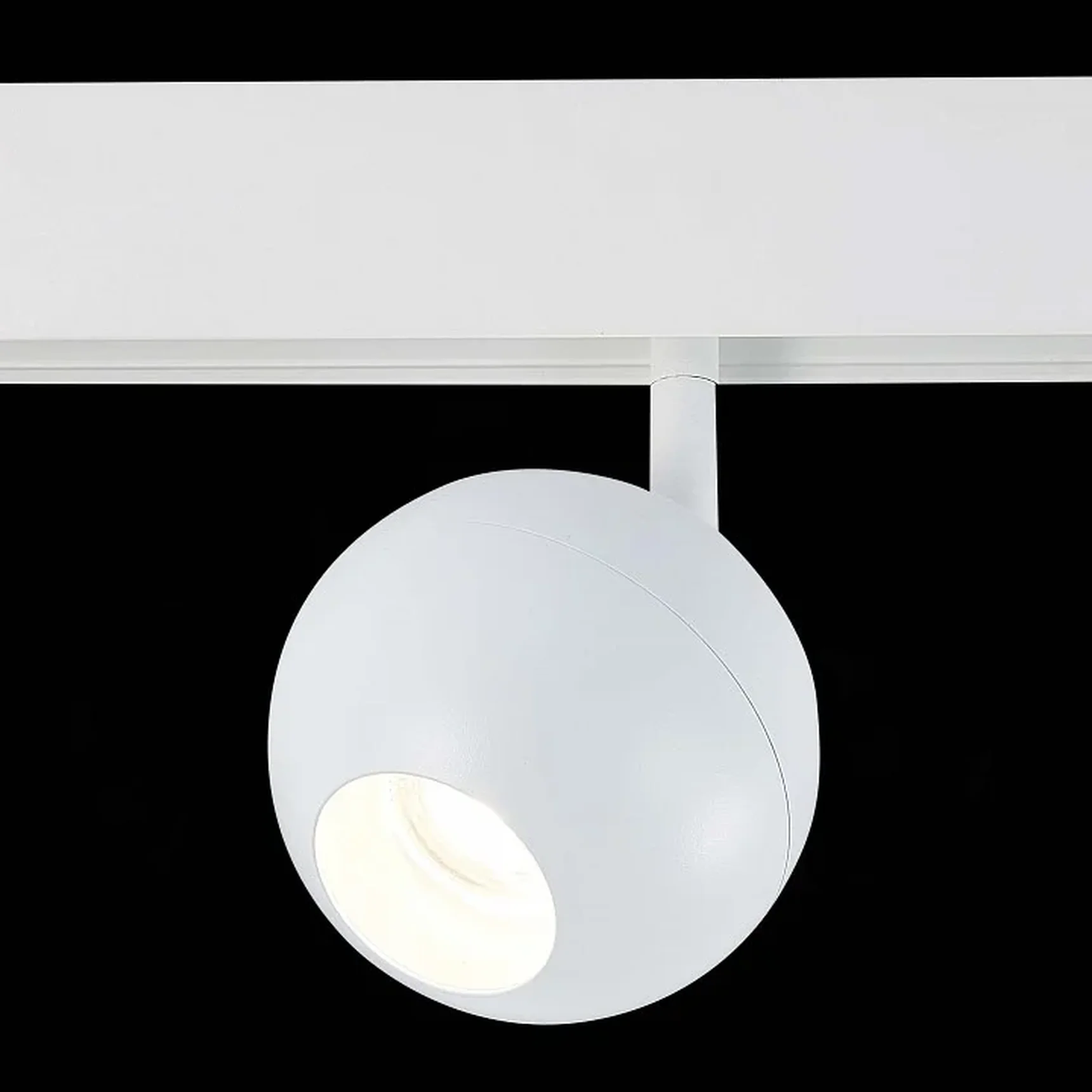 Магнитный трековый светильник белый LED 1*12W 4000K 680Lm Ra>80 36° IP20 L120xW100xH195 48V