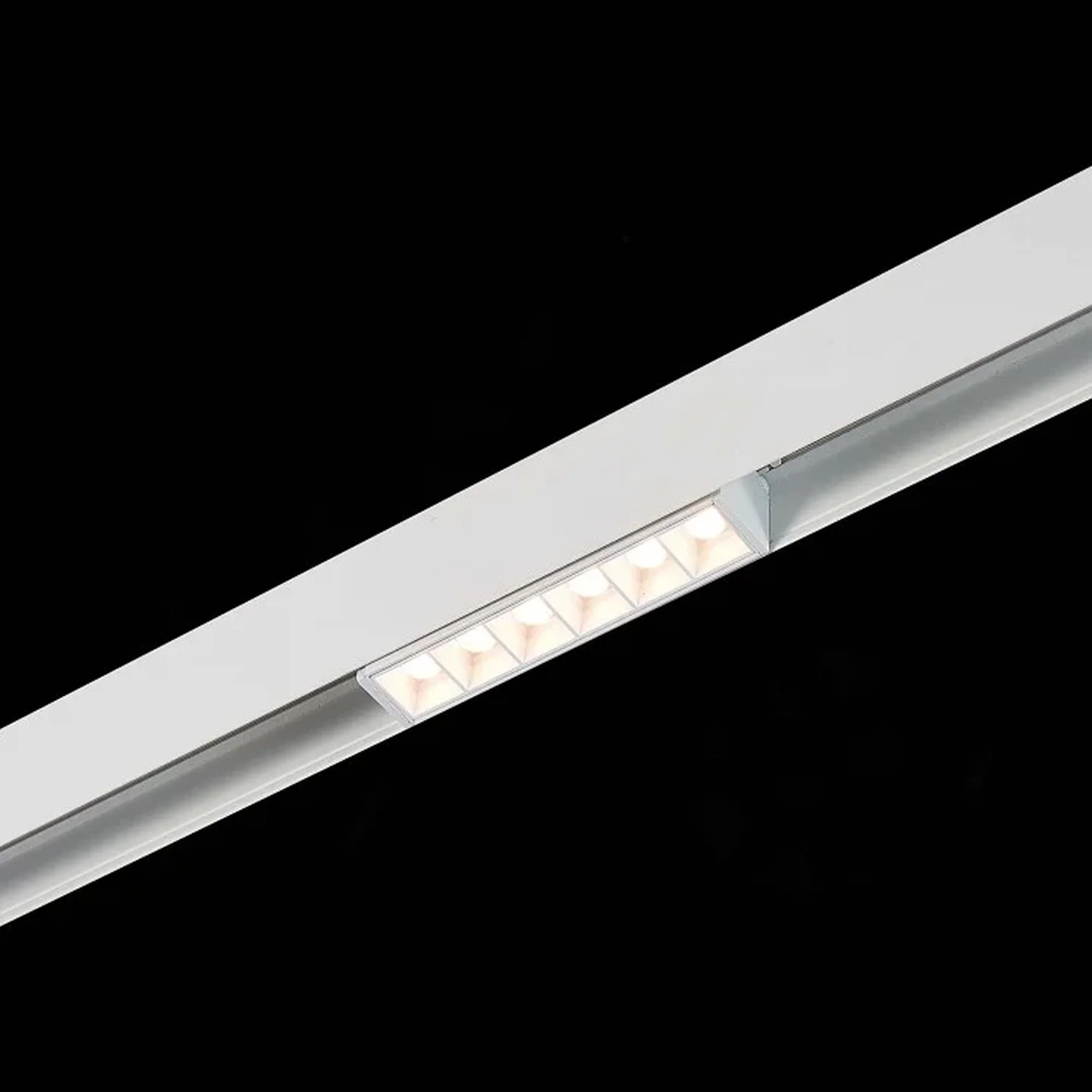 Магнитный трековый светильник белый LED 1*6W 3000K 532Lm Ra>80 36° IP20 L115xW22xH44 48V