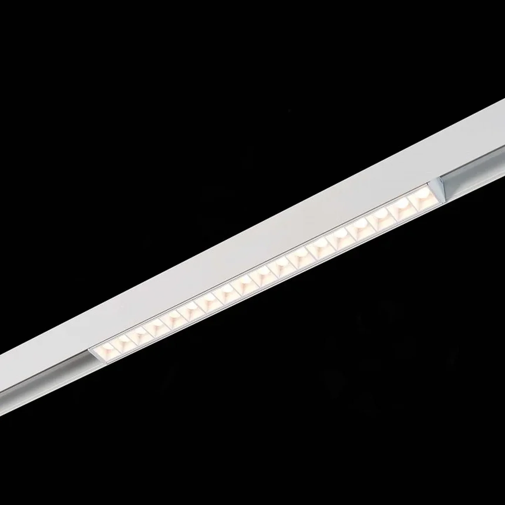Магнитный трековый светильник белый LED 1*18W 3000K 1 407Lm Ra>80 36° IP20 L331xW22xH44 48V