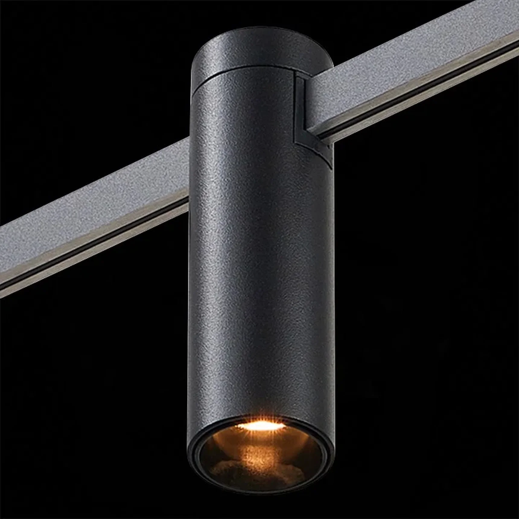 Магнитный трековый светильник FARM Черный LED 1*5W 3000K 227Lm Ra90 60 IP20 D35xH112 24V
