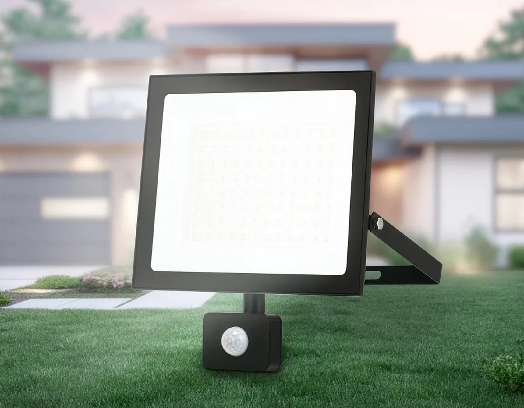 Прожектор светодиодный с датчиком движения ST8115 BK черный IP65 LED 6500K 100W 208*178*31