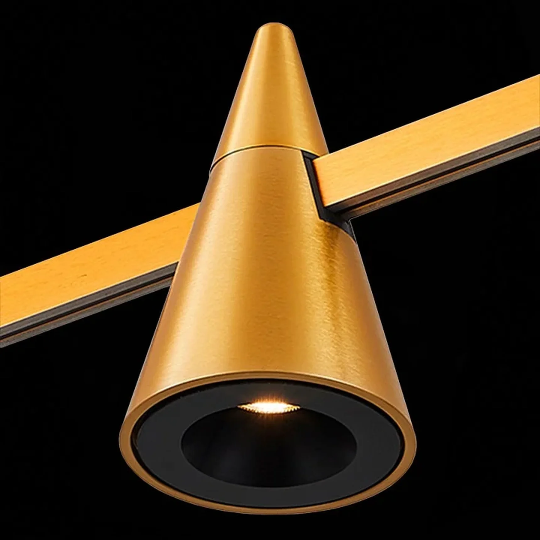 Магнитный трековый светильник FARM Золотистый LED 1*5W 3000K 272Lm Ra90 60 IP20 D70xH115 24V