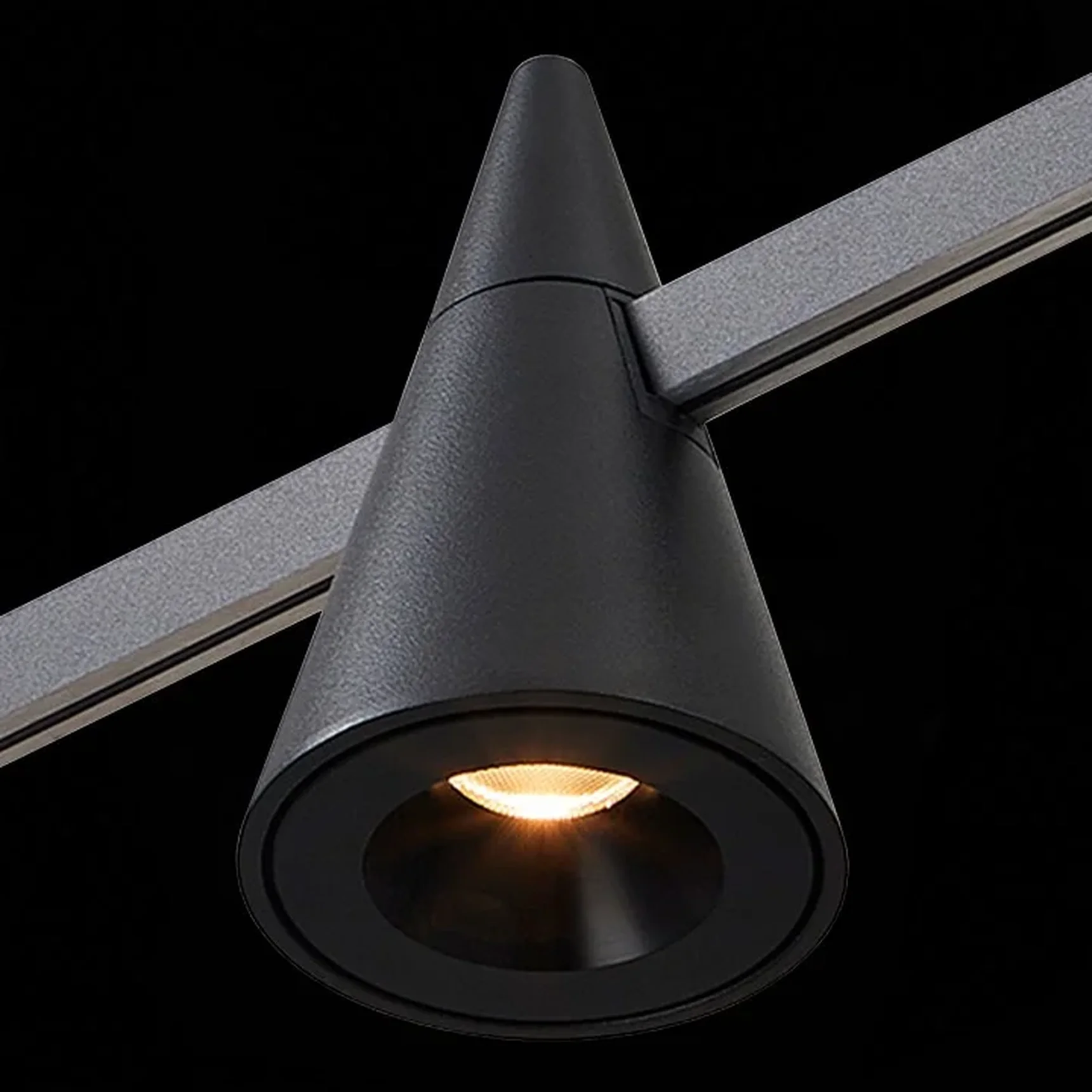Магнитный трековый светильник FARM Черный LED 1*5W 3000K 325Lm Ra90 60 IP20 D70xH115 24V