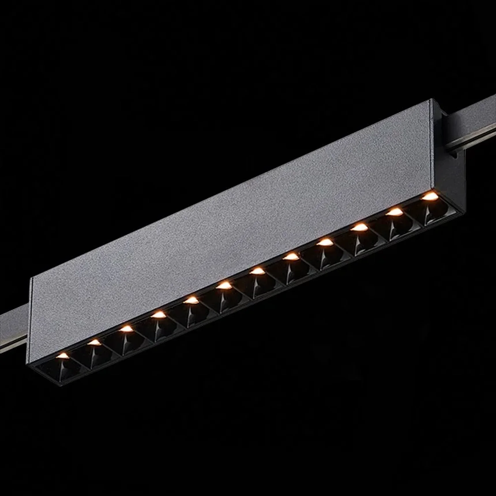 Магнитный трековый светильник FARM Черный LED 1*12W 3000K 609Lm Ra90 40 IP20 L232xW24xH48,5 24V