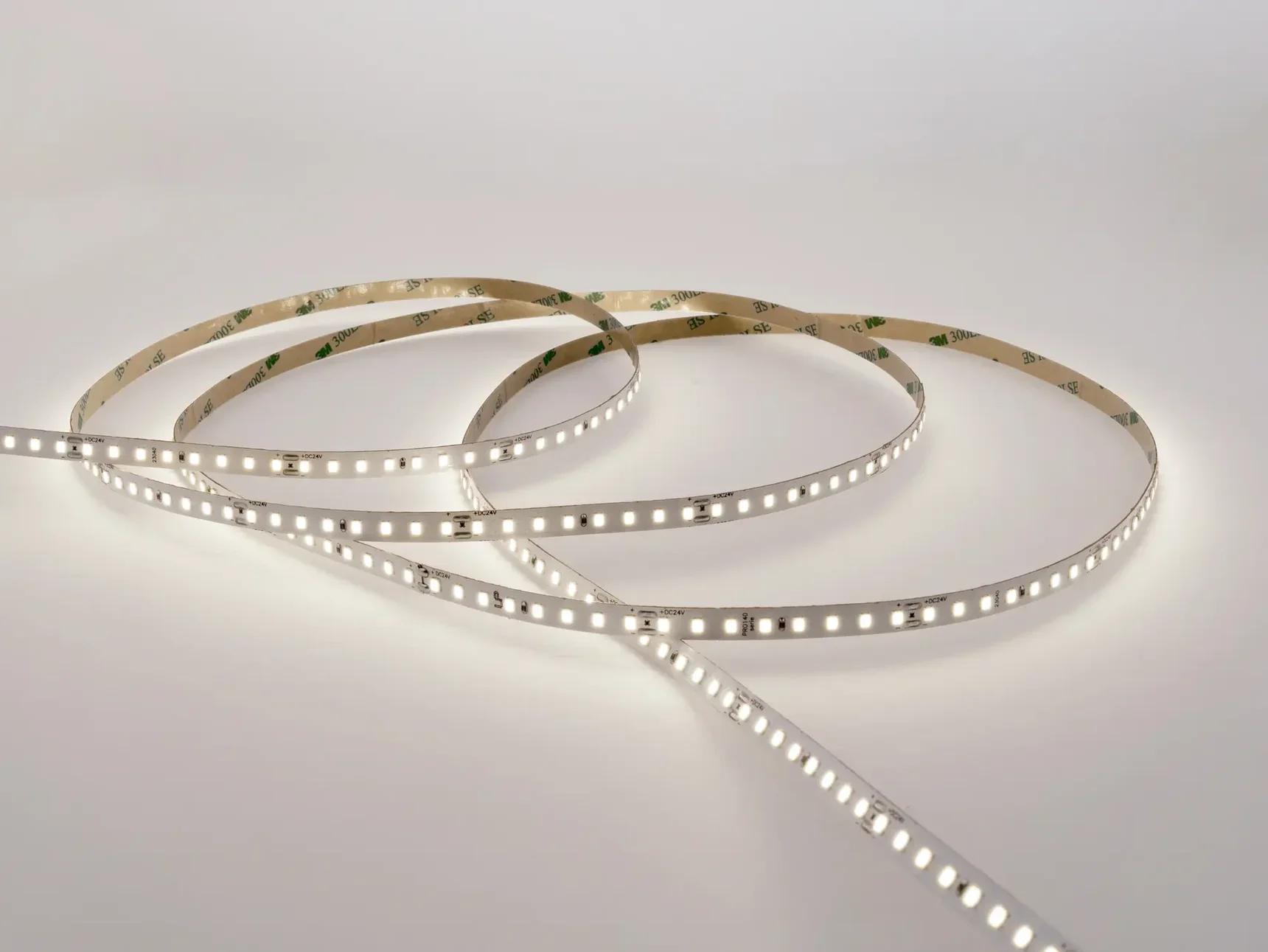 Светодиодная лента LEDS POWER 2835 128/м (12Вт/м) 24В нейтральная, серия ПРО140 005171