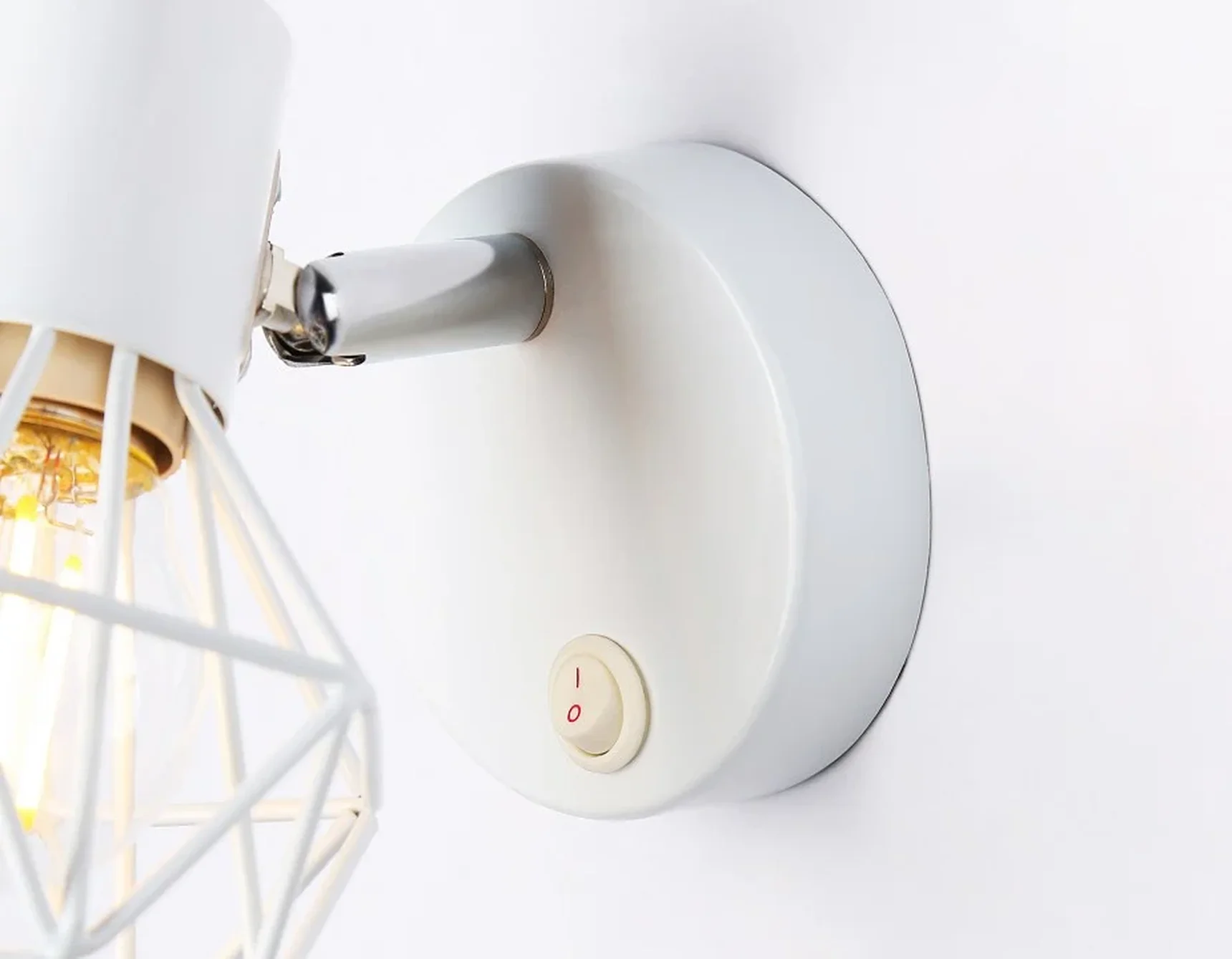 Накладной светильник с выключателем TR8626 WH/CH белый/хром E27 max 40W 115*91*150