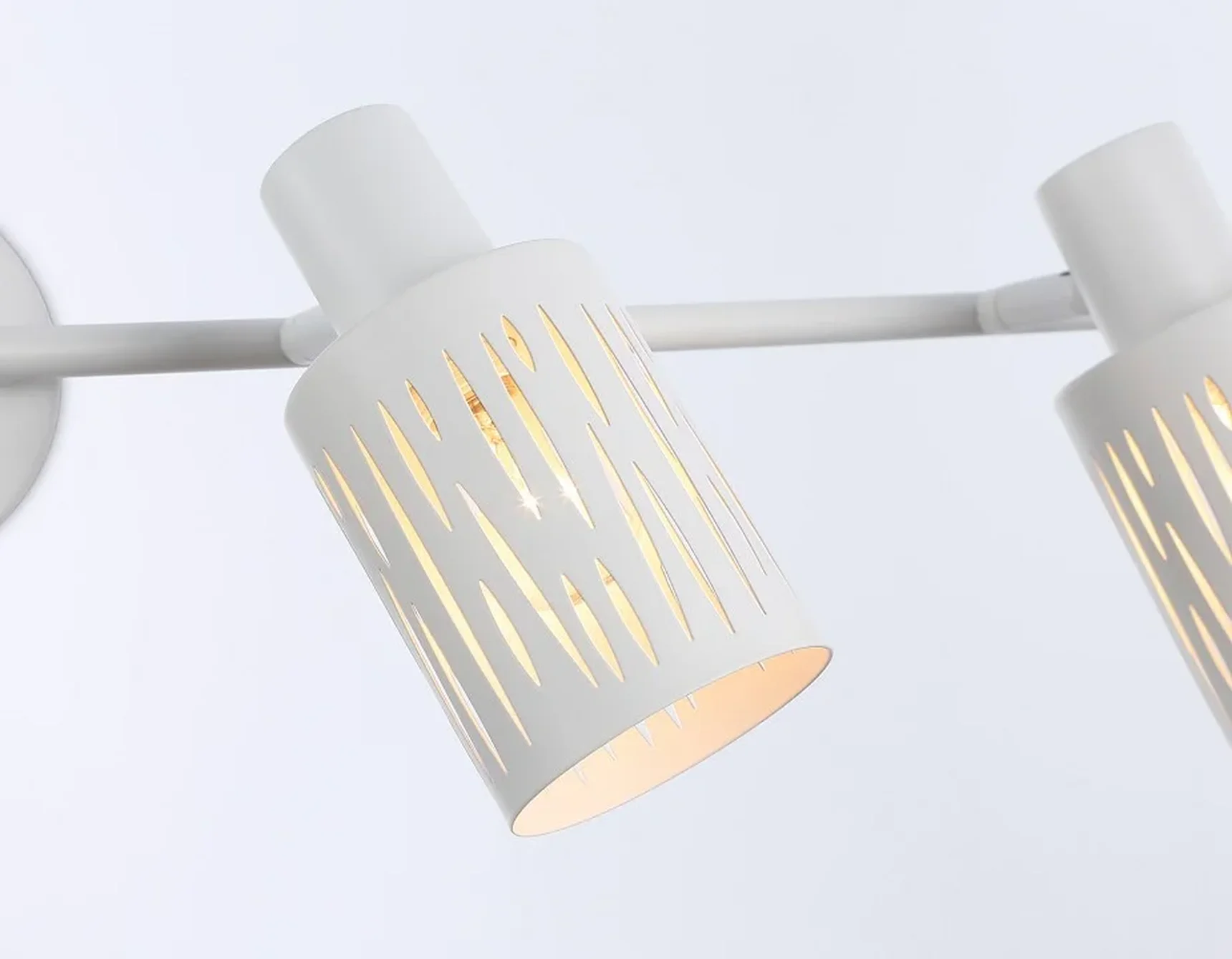 Светильник накладной TR8666/4 WH белый E14/4 max 60W 760*100*190