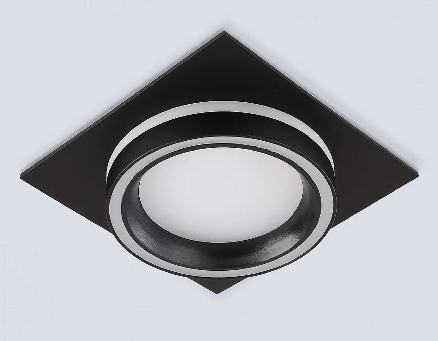 Светильник встраиваемый со сменной лампой GX70 TU5230 BK черный IP20 GX70 D150*150*52