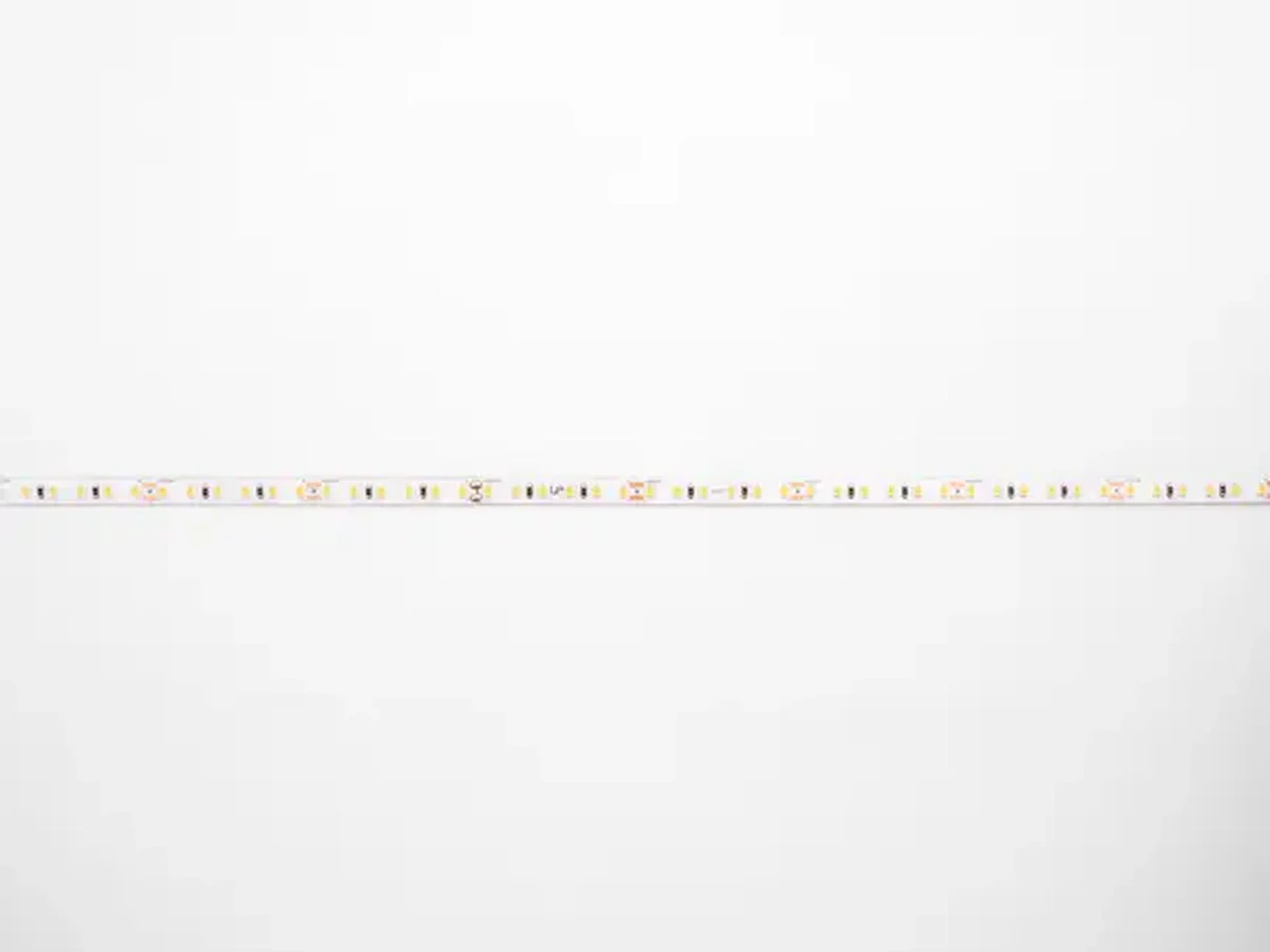 Светодиодная лента 2835 120/м (5Вт/м) 24В теплая 005881