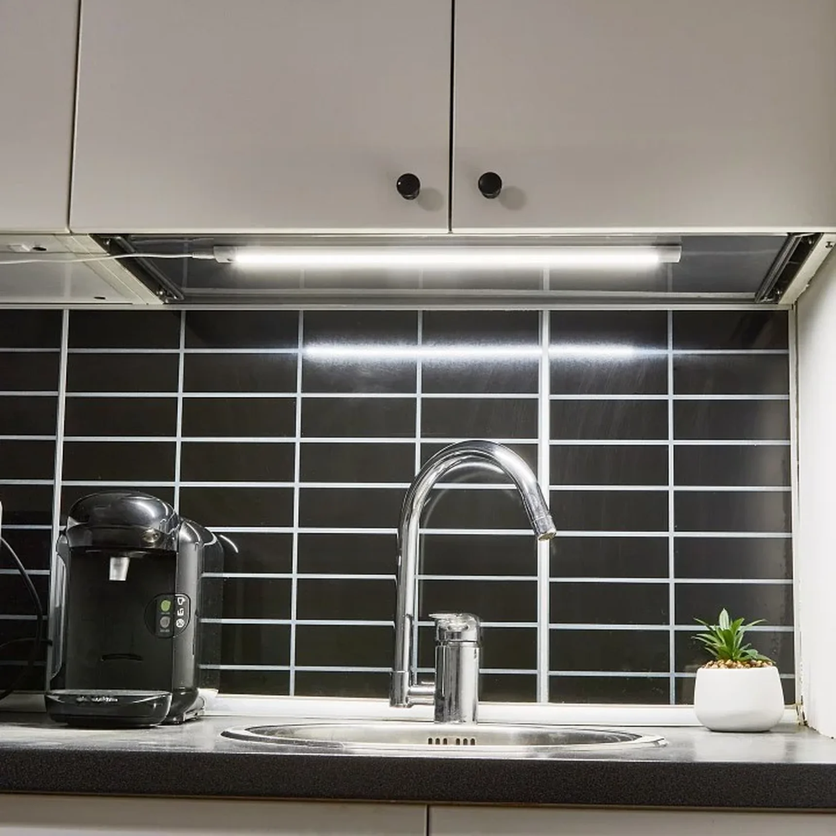 ULI-F47-8W/4500K/DIM SENSOR IP20 SILVER Светильник светодиодный для мебели. 500*30*11,5мм. 600Lm