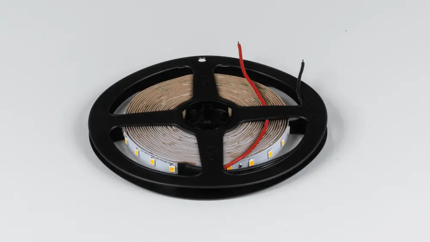 Светодиодная лента SWG PRO 2835, 80 LED/м, 7,2 Вт/м, 24В , IP20, Цвет: Теплый белый, SWG2P80-24-7.2-WW