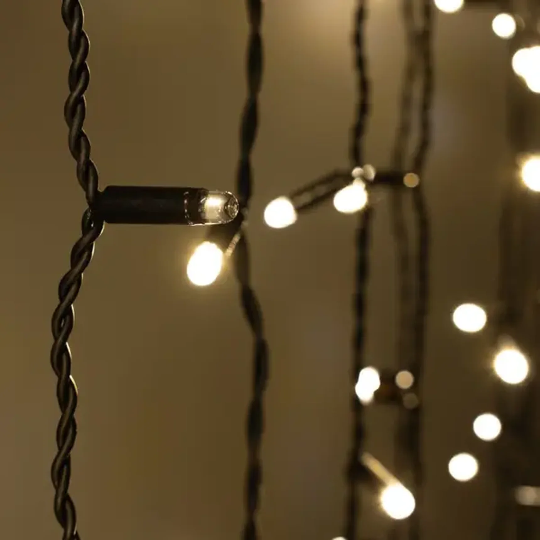 Гирлянда Занавес 2х3 м Тепло-Белый 220В, 600 LED, Провод Черный Каучук 2,3мм, IP65