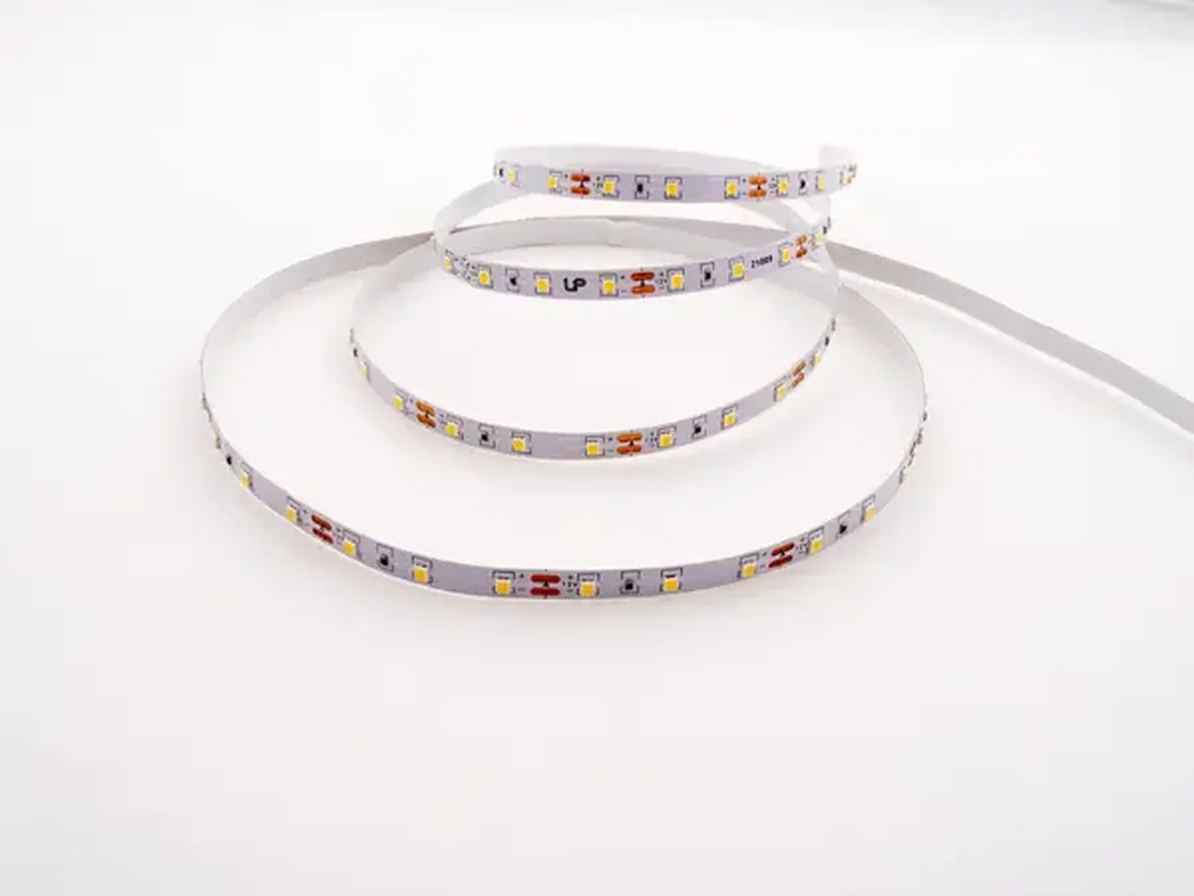 Светодиодная лента 2835 60/м (4,8Вт/м) 12В холодная 002187