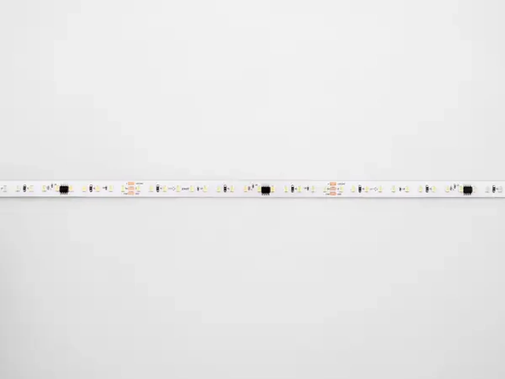 Светодиодная лента 2835 120/м (9,6Вт/м) 24В 10м/кат. хол. FLOWING WATER 004778