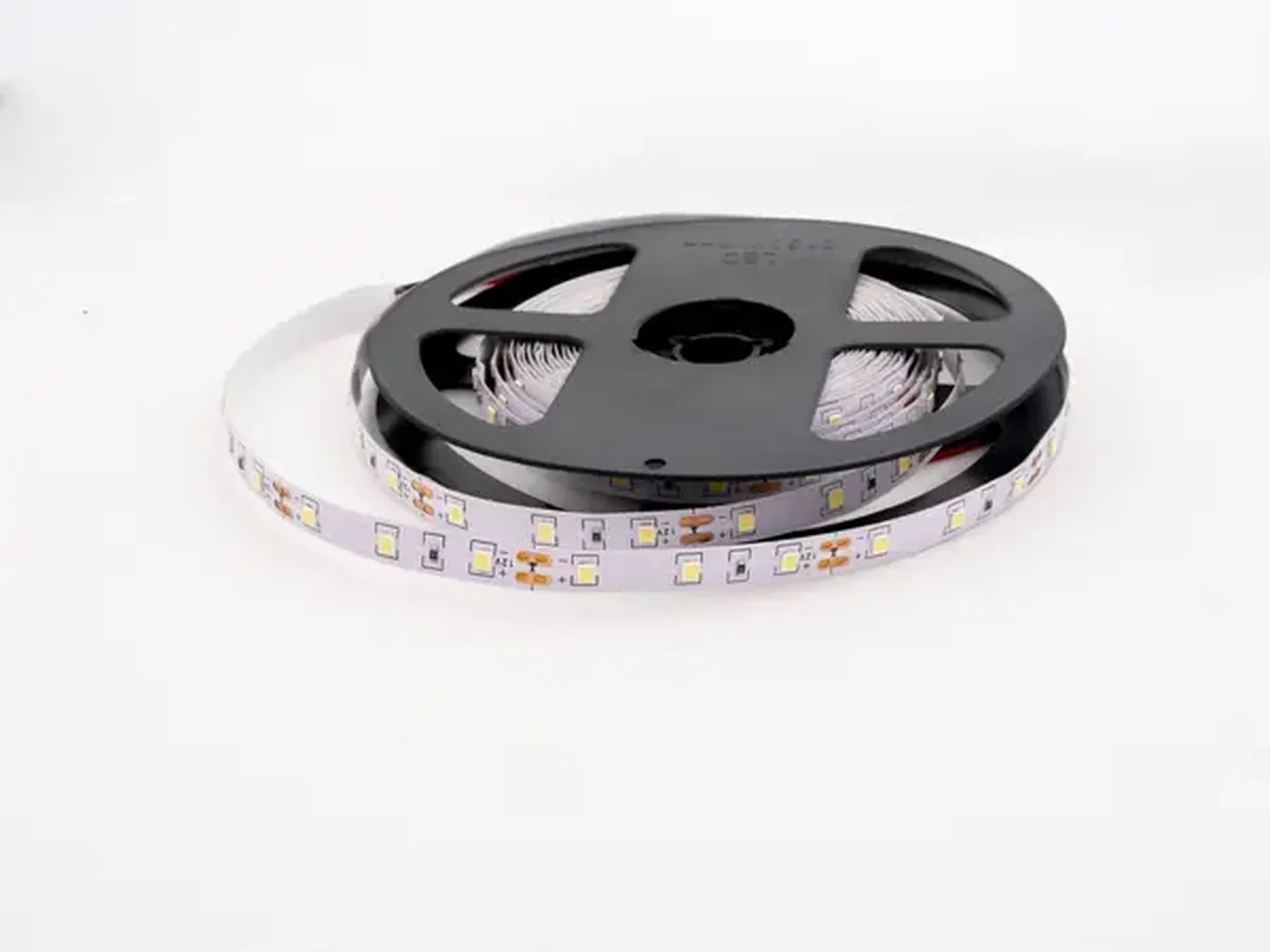Светодиодная лента 2835 60/м (4,8Вт/м) 12В холодная 002187